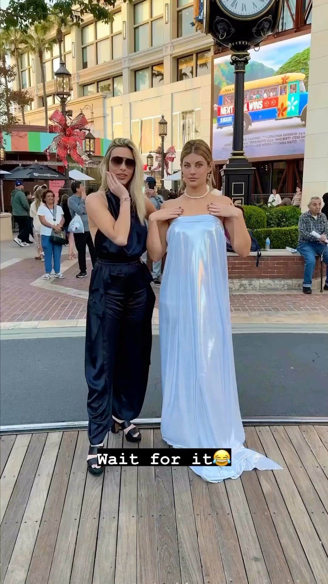 Outfits Selectionのインスタグラム：「Wait for it🤣🐕🤦‍♀️😅 By  @hannahstocking @lelepons    #reel #reels #reelsinstagram #funny #explore #dance #shakira #celebrity #jenniferlopez #explorepage #exploremore #explorepage✨ #reelsvideo #viralreels #reelsinstagram #reelsinsta #reelsviral #reelsvideo #reelslovers #trendingreels #trendingreel #lmfao #lmao #haha #funnyvideos #funnyshit #funnyreels #dog #puppy #puppylove #dogsofinstagram」