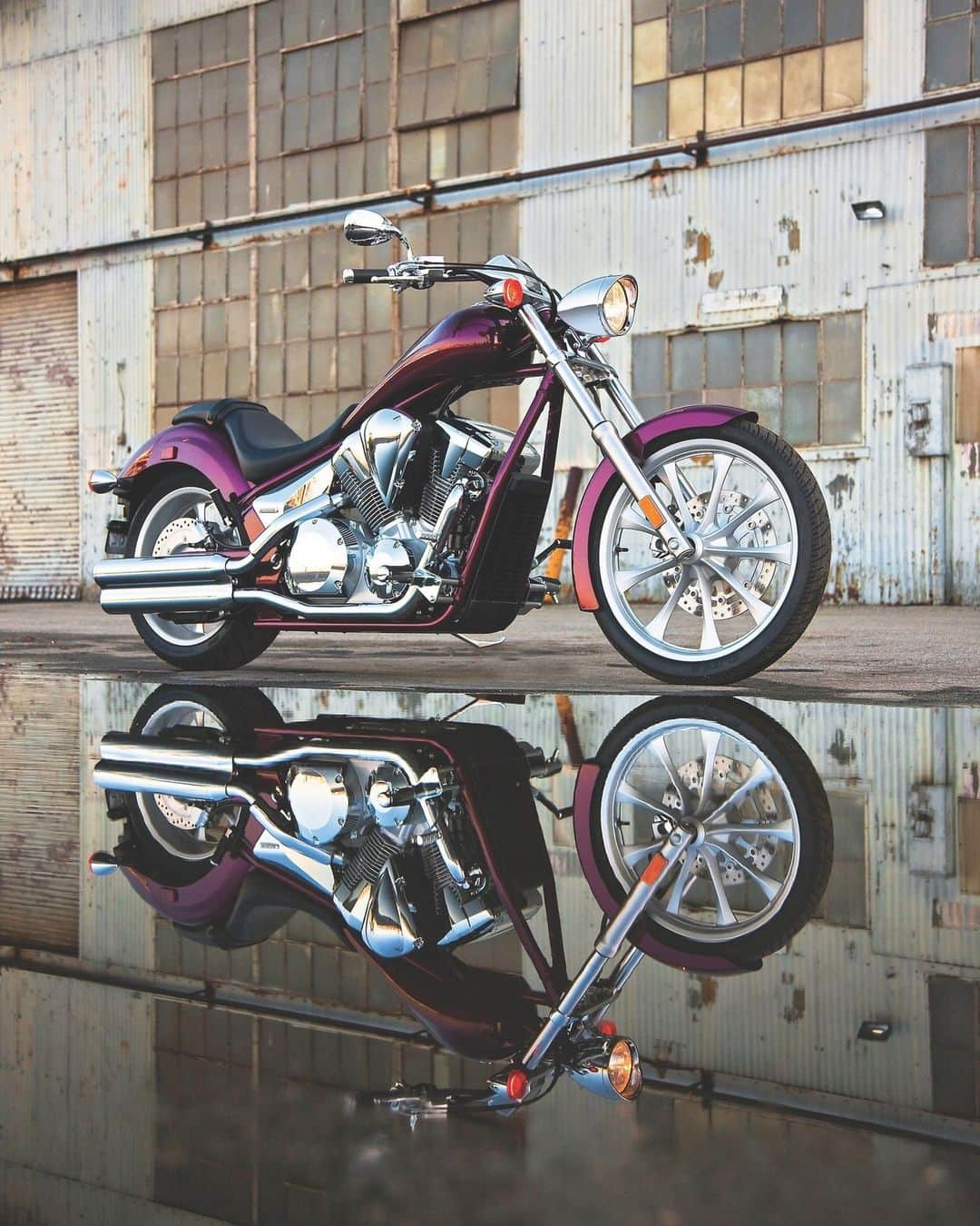 Honda Powersports USのインスタグラム：「#HondaHeritage A collaboration between Honda's U.S. stylists and Japanese engineers, the Fury shocked the industry when it was introduced at the 2009 New York International Motorcycle Show. Most of the attention was directed at its aggressive styling (including a 32-degree rake and a 71.2-inch wheelbase--the longest of any production Honda motorcycle), but unlike many chopper-style machines, it offered the performance and reliability for which Honda products are known. One of the first motorcycles to be produced in Honda's Kumamoto factory, the Fury (also known as the VTX1300) looks like something that could have rolled out of a high-end custom shop.  The 1,312cc, 52-degree, fuel-injected, air/liquid-cooled V-twin engine offers impressive torque and a throbbing exhaust note, and the shaft drive (unusual on customs at the time) is cleanly integrated into the bike's design.  Named the 2010 Cruiser of the Year by Motorcycle Cruiser magazine, the Fury is still offered by Honda dealers today.」