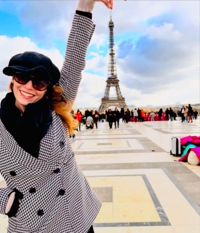 アマンダ・リゲッティのインスタグラム：「J’aime Paris! 🫶🏼 #sundayfunday」