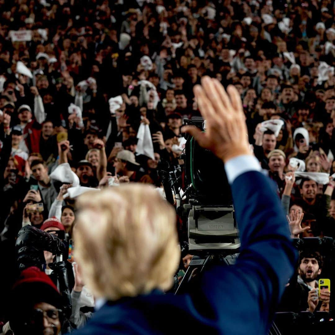 ドナルド・トランプさんのインスタグラム写真 - (ドナルド・トランプInstagram)「THANK YOU, SOUTH CAROLINA!」11月27日 3時05分 - realdonaldtrump