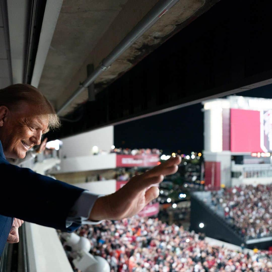 ドナルド・トランプさんのインスタグラム写真 - (ドナルド・トランプInstagram)「THANK YOU, SOUTH CAROLINA!」11月27日 3時05分 - realdonaldtrump