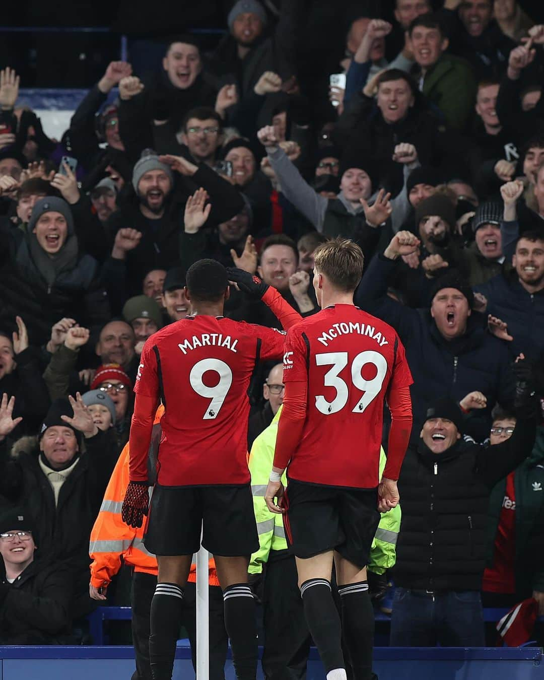 マンチェスター・ユナイテッドさんのインスタグラム写真 - (マンチェスター・ユナイテッドInstagram)「Seal of approval 🫡  #MUFC #ManUtd #Martial #PremierLeague」11月27日 3時37分 - manchesterunited