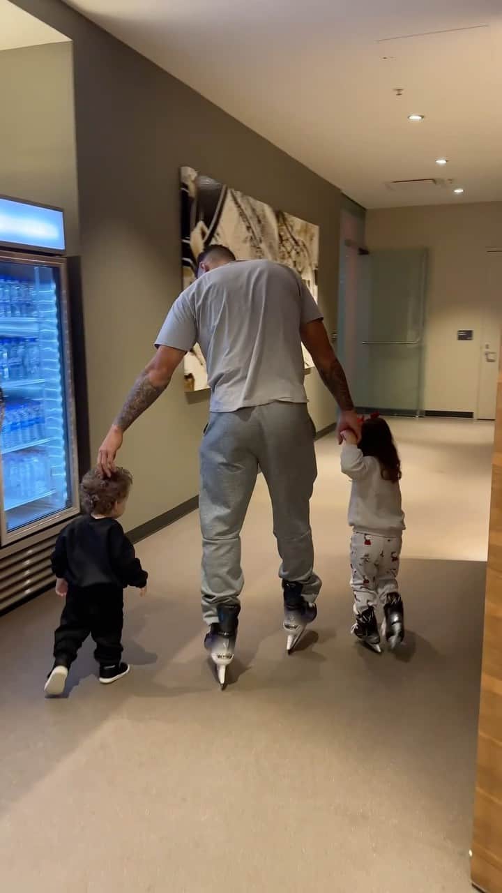 Mara Teigenのインスタグラム：「Daddy things 🥰」