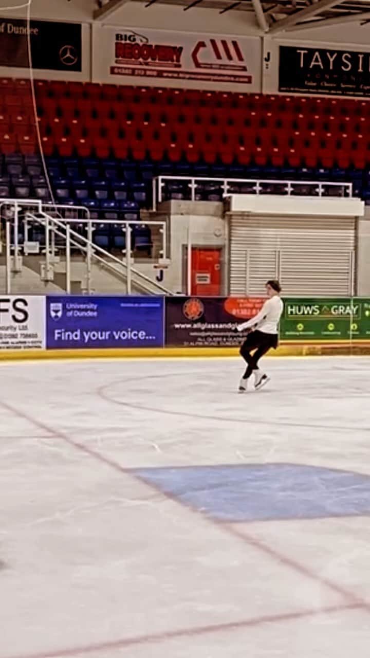 アレキサンドラ・ゴロフキナのインスタグラム：「🤍⛸️」