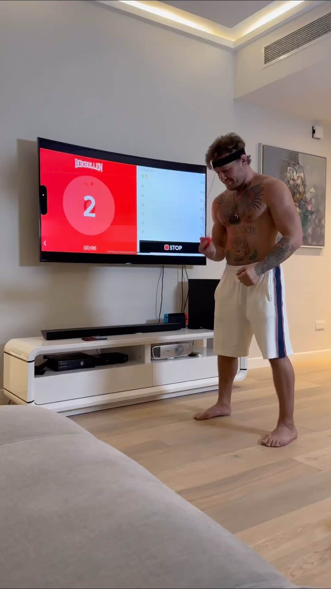 のインスタグラム：「Loving @boxbollen 🔥 Amazing Christmas gift for all the family! Order now @boxbollen #fighterrecord」