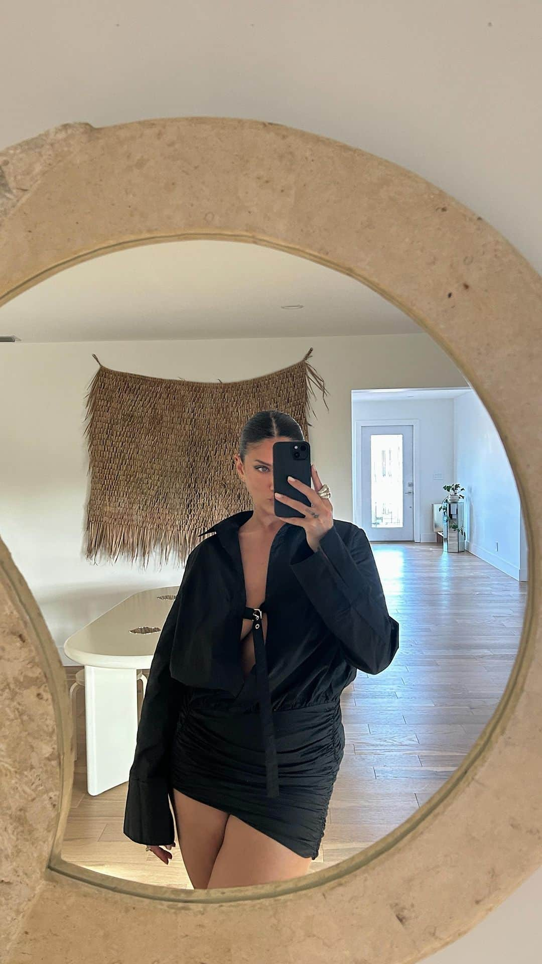 La'Tecia Thomasのインスタグラム：「Felt cute 🥲🖤」