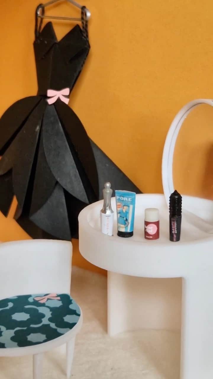 Benefit Cosmetics UKのインスタグラム：「We love when the Benefam show their love for our Holiday sets.   @minimadehome you have really set the bar high on this one.   Are you as obsessed with our Most Wonderful Minis set as they are?  #benefituk #holidays #gifting」