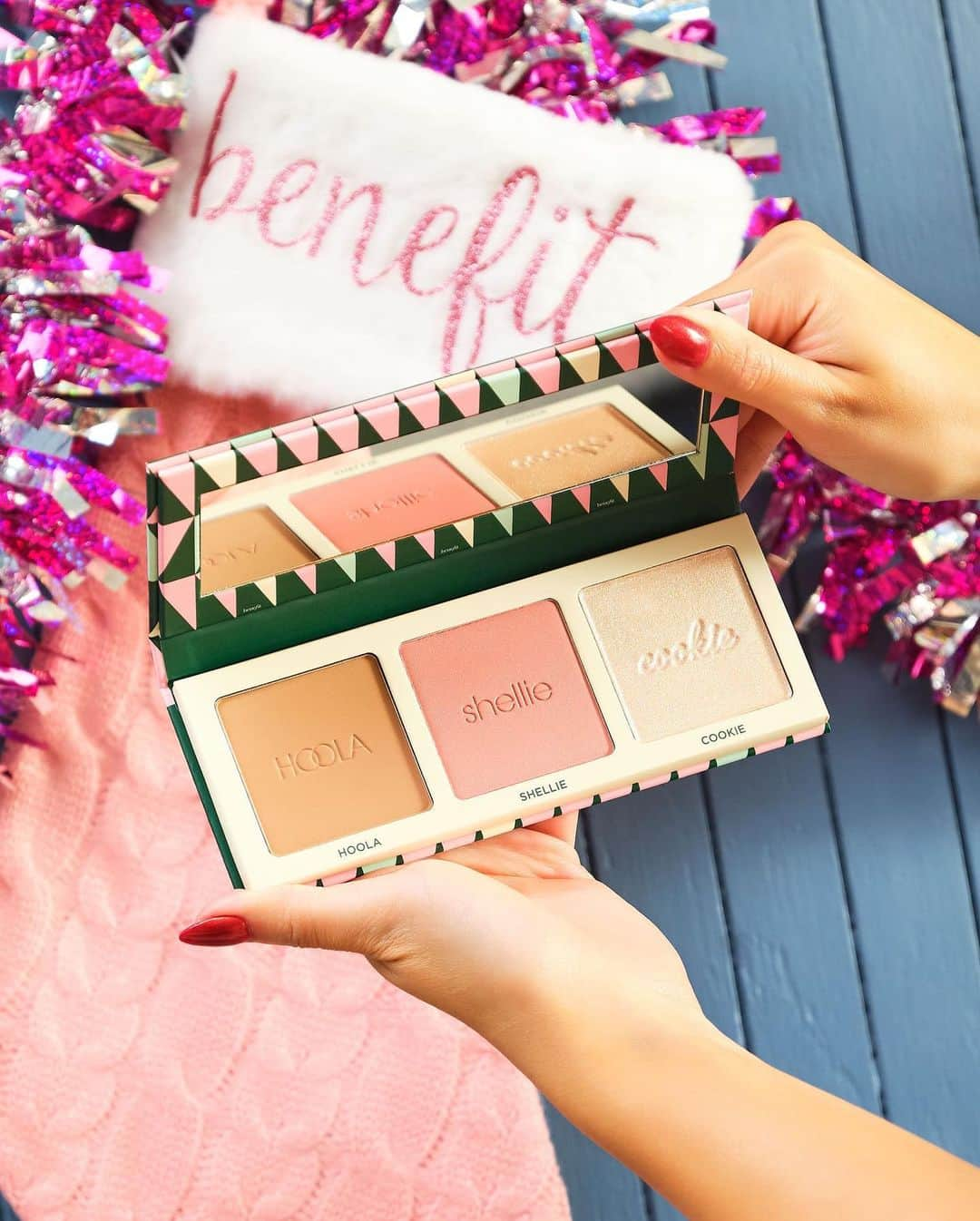 Benefit Cosmeticsさんのインスタグラム写真 - (Benefit CosmeticsInstagram)「News from the North Pole 💌❄️ You're about to sleigh your holiday shopping because beauty kits are now 30% OFF at @ultabeauty and Ulta at @target⁠! 🥳⁠ ⁠ Offer valid in stores and online 🥂⁠ ⁠ #benefitcosmetics #ultabeauty #ultaattarget #giftideas #holidaymakeup」11月27日 4時03分 - benefitcosmetics