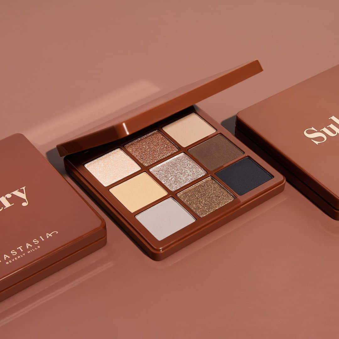 Anastasia Beverly Hillsのインスタグラム：「One for them and one for you 😌 Our new Sultry Mini Eyeshadow Palette is the perfect stocking stuffer! Add it to your cart at the link in bio! 🔥  #AnastasiaBeverlyHills」