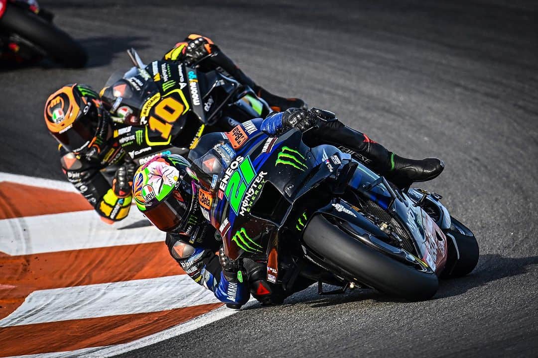 YamahaMotoGPさんのインスタグラム写真 - (YamahaMotoGPInstagram)「💬 @frankymorbido, Grand Prix of Valencia - Race Result - 7th:  "A great comeback from 19th on the grid! It was a great way to finish our journey together. We had a lot of ups and downs, maybe more downs than ups, but in this second year together we did great in many races, and I’m happy with the way we finished the championship and the way we managed this season. We finished every race, we saw the chequered flag in every Sprint and Race, we were consistent, we were solid, and I’m happy about that. And I’m happy about many other things that I saw and experienced, I will carry them with me forever. Let’s see what the future holds. But these two-and-a-bit years were a great lesson."  #MonsterYamaha | #MotoGP | #ValenciaGP」11月27日 4時08分 - yamahamotogp