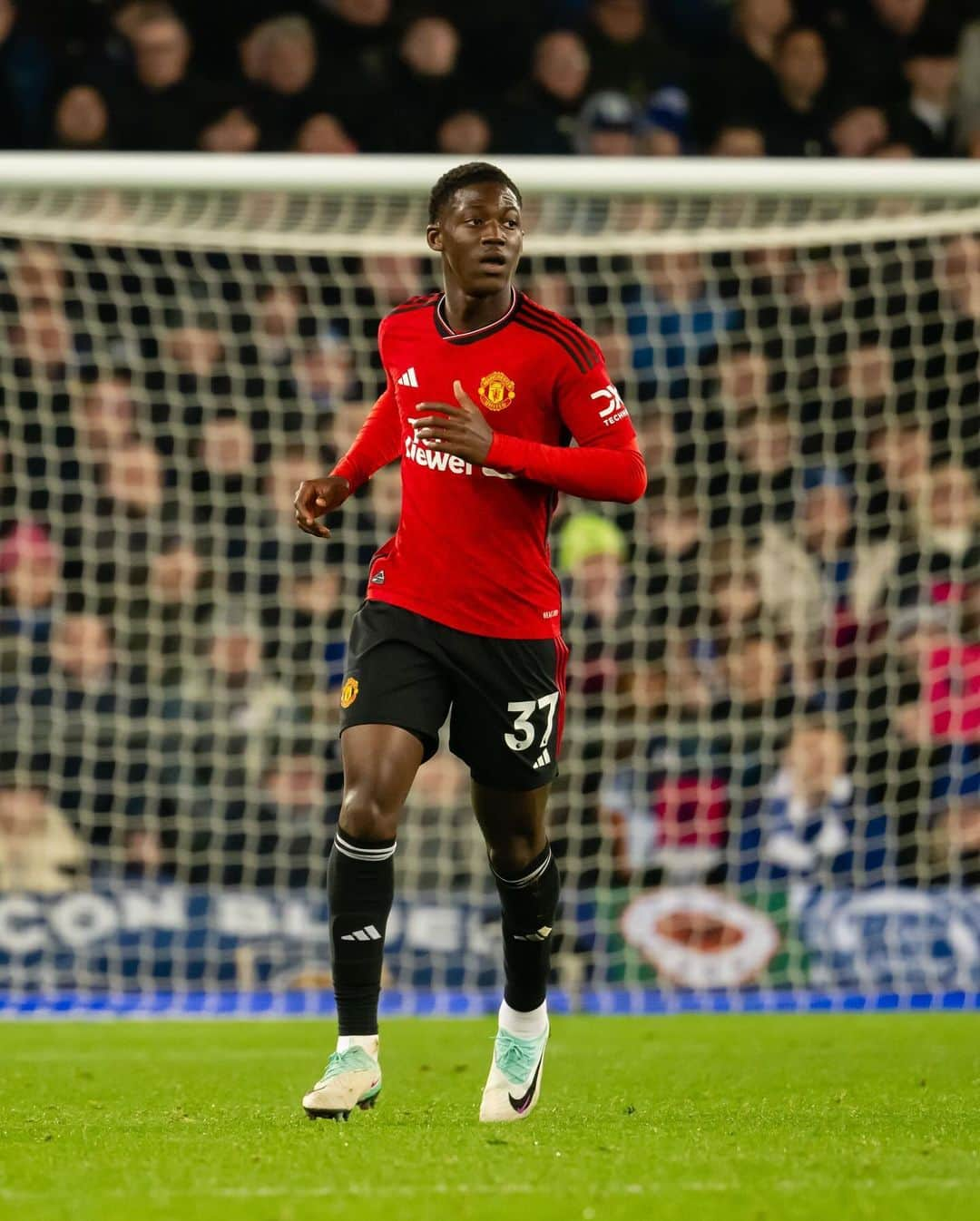 マンチェスター・ユナイテッドさんのインスタグラム写真 - (マンチェスター・ユナイテッドInstagram)「A top performance from this young man today 👏💫   #MUFC #ManUtd #Mainoo #PremierLeague」11月27日 4時11分 - manchesterunited