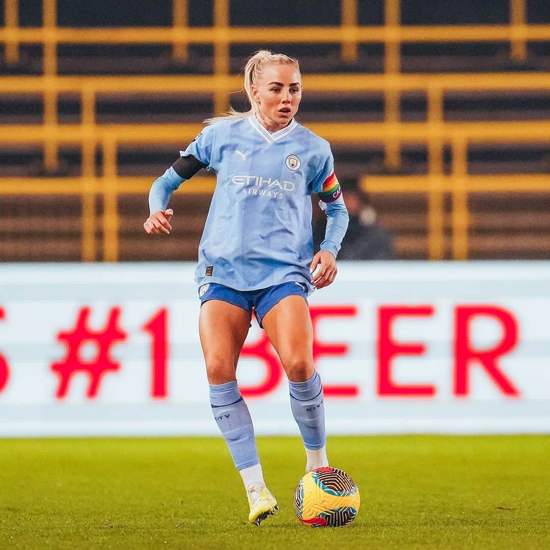 マンチェスター・シティFCのインスタグラム：「Today our players are proudly supporting the @barclayswsl Rainbow Laces takeover 🏳️‍🌈🩵」