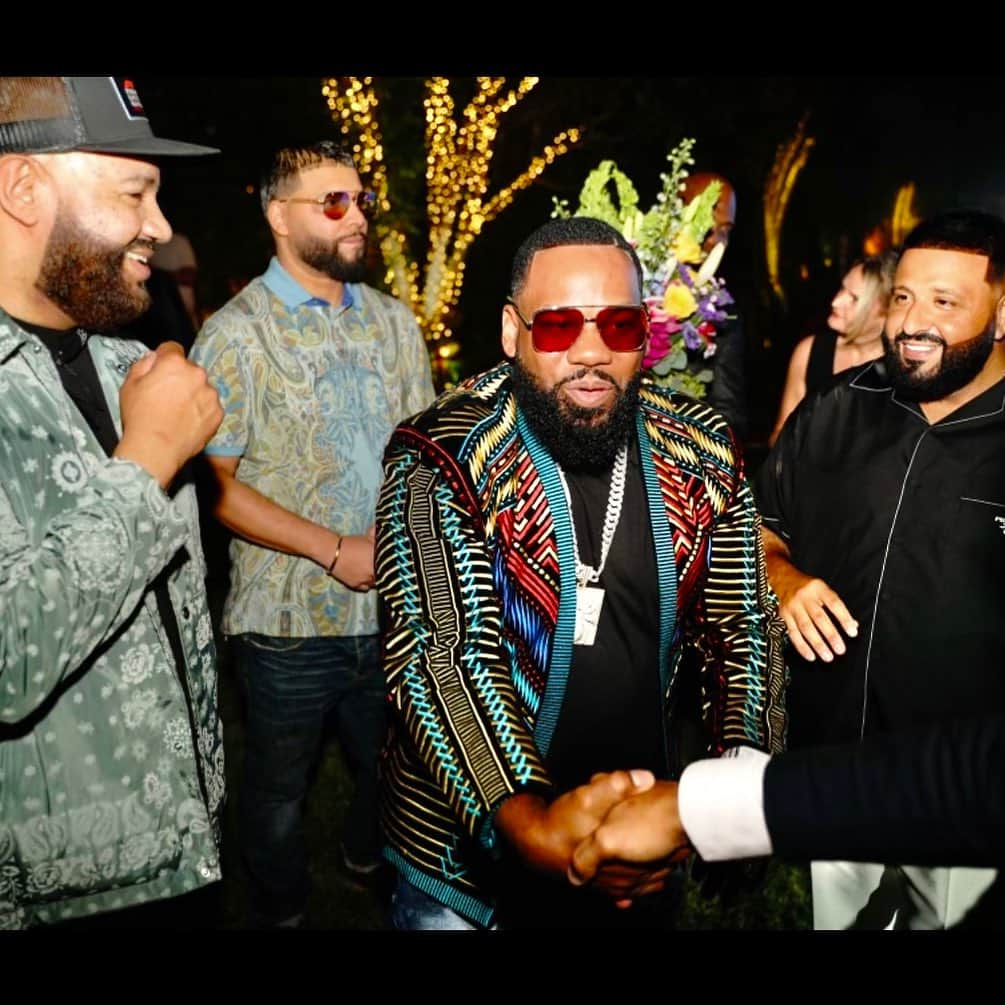 レイクウォンさんのインスタグラム写真 - (レイクウォンInstagram)「one helluva 48 “extravagant khaled celebration. happy earth DAY @djkhaled . you balance what confidence , creativity and a lot of greatness means. the emperor of charisma and charm!!!!you introduced me like it was my day. only to know it was yours !!!! the world  loves you king.  many more laps for you ! salut  to you and your wonderful  family.  #wethebest  #BIGWU  smokersjacketandsilks…. shouts to my bro @kodaklens in the cut .」11月27日 4時24分 - raekwon