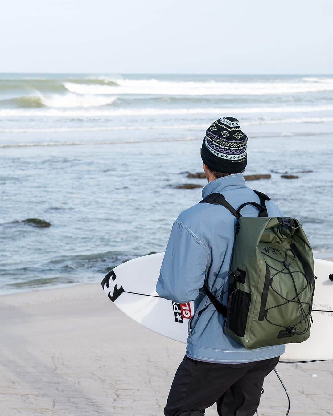 ビラボンのインスタグラム：「Essentials in, elements out.  Meet the Surftrek Storm backpack - designed to fit the essentials, and guaranteed to keep everything dry. Tap into our link in bio to shop our newest range of Adventure Division purpose-built, outdoor product.  #BillabongAdventureDivision」