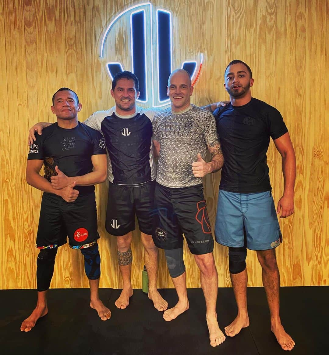 ジョニー・リー・ミラーのインスタグラム：「Me and the homies went to open mat at @jiulivre with coach @jarbem Great gym with friendly people and good rolls. What else you need?! We came, we saw, we rolled safely and considerately. #jiujitsu #openmat #benice」