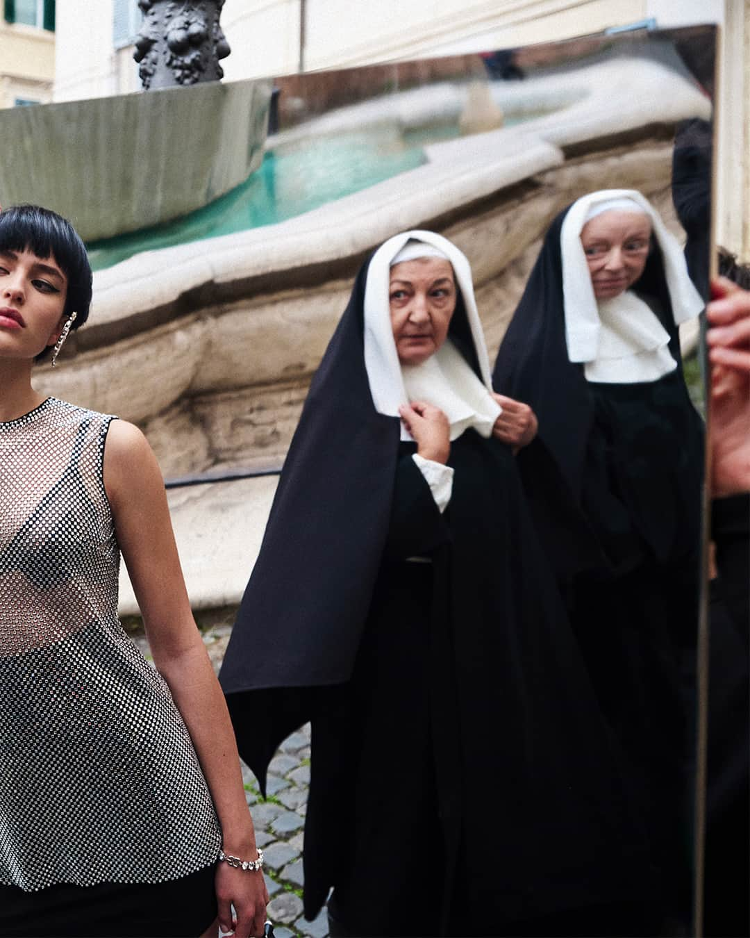 ドルチェ&ガッバーナさんのインスタグラム写真 - (ドルチェ&ガッバーナInstagram)「Portraits of self-reflection in a busy Roman square, through the lens of @sebastianfaena.  Model @adelealdighieri Makeup @vanessa.icareg  Hair @wardhair4real   Find the exclusive #DGFW23 Holiday collection in #DolceGabbana boutiques worldwide:   Milan, Via della Spiga, 2 London, Old Bond Street, 6 New York, 717 5th Avenue Los Angeles, 248 Rodeo Drive Sao Paolo, JK Iguatemi Avenida Presidente Juscelino Kubitschek, 2041 Seoul, 414 Apgujeong-ro Shanghai, Citic Square No.1168 West Nanjing Road Tokyo, 5-5-8 Minami Aoyama」11月27日 5時00分 - dolcegabbana