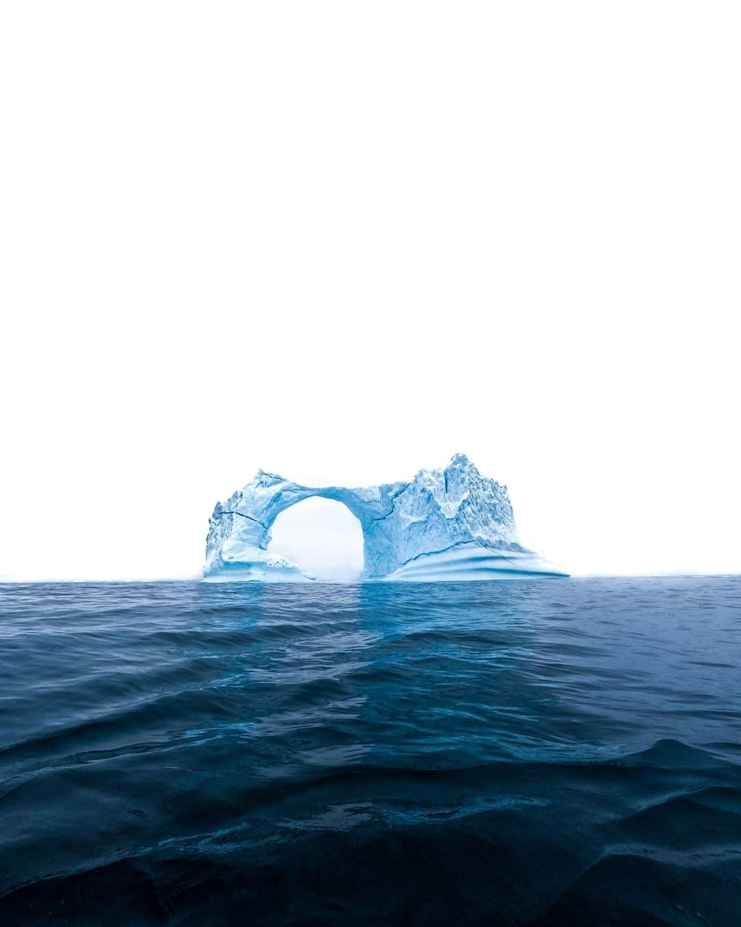 goproのインスタグラム：「Photo of the Day: Ice ice baby 🧊 #GoProFamily member @maysasantoro traveled to Greenland to capture this mesmerizing photo of Atlantic sea ice, which earned her a $250 GoPro Award.  @gopronoedics #GoProNordics #GoPro #Arctic #Iceberg #Landscape #LandscapePhotography #Greenland #Travel」