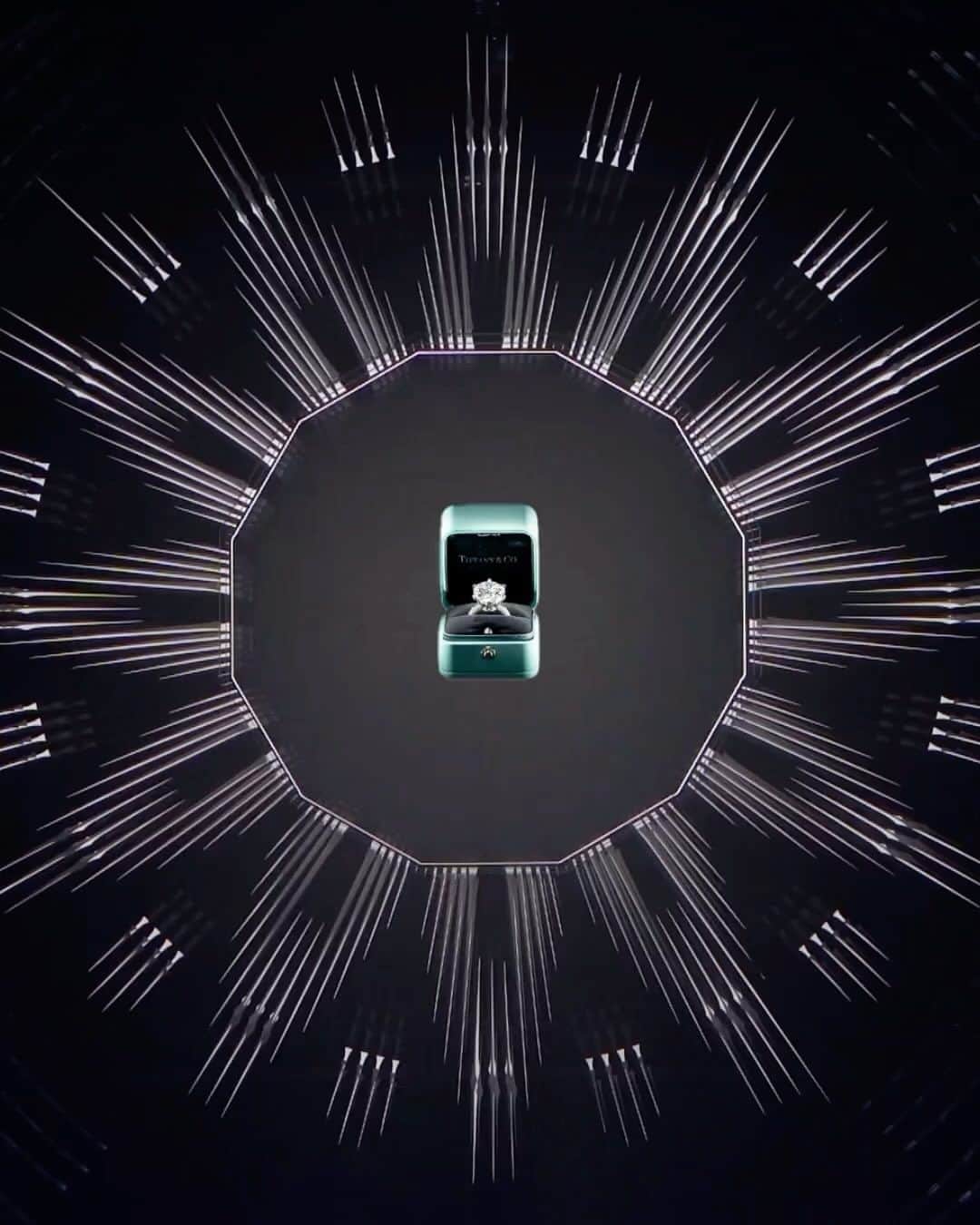 ティファニーのインスタグラム：「A tradition of excellence. An invitation to dream. We are proud to unveil the House’s 2023 holiday windows, building on our 186-year legacy of creating magic beyond the glass. Link in bio. #ATiffanyHoliday #TiffanyAndCo  Photography by @rickyzehavi」