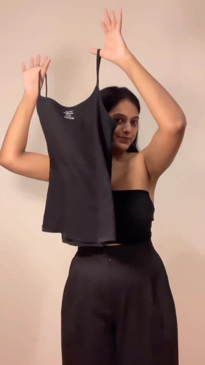 wakeupandmakeupのインスタグラム：「Transform spaghetti straps into classy sleeves with this quick and easy fashion hack! 🧵✨ @roshiijain Don’t forget to turn the spaghetti inside out!」