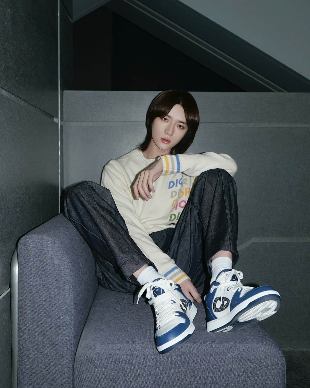 Tomorrow X Togetherさんのインスタグラム写真 - (Tomorrow X TogetherInstagram)「👟 @Dior  #광고 #DiorB57 @MrKimJones」11月27日 16時00分 - txt_bighit