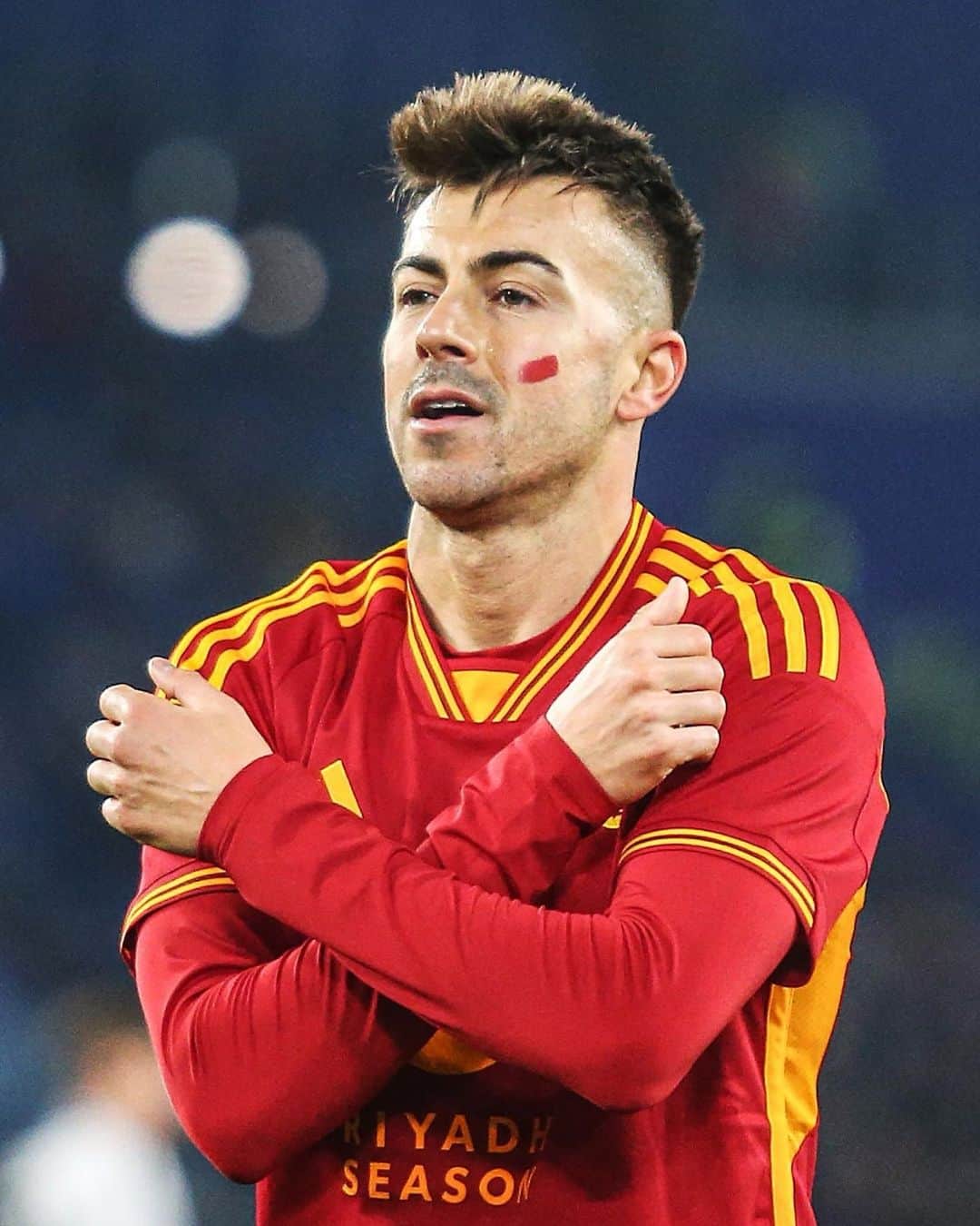 のインスタグラム：「@paulodybala comes up 𝗖𝗟𝗨𝗧𝗖𝗛 for Roma 🐺🔴」