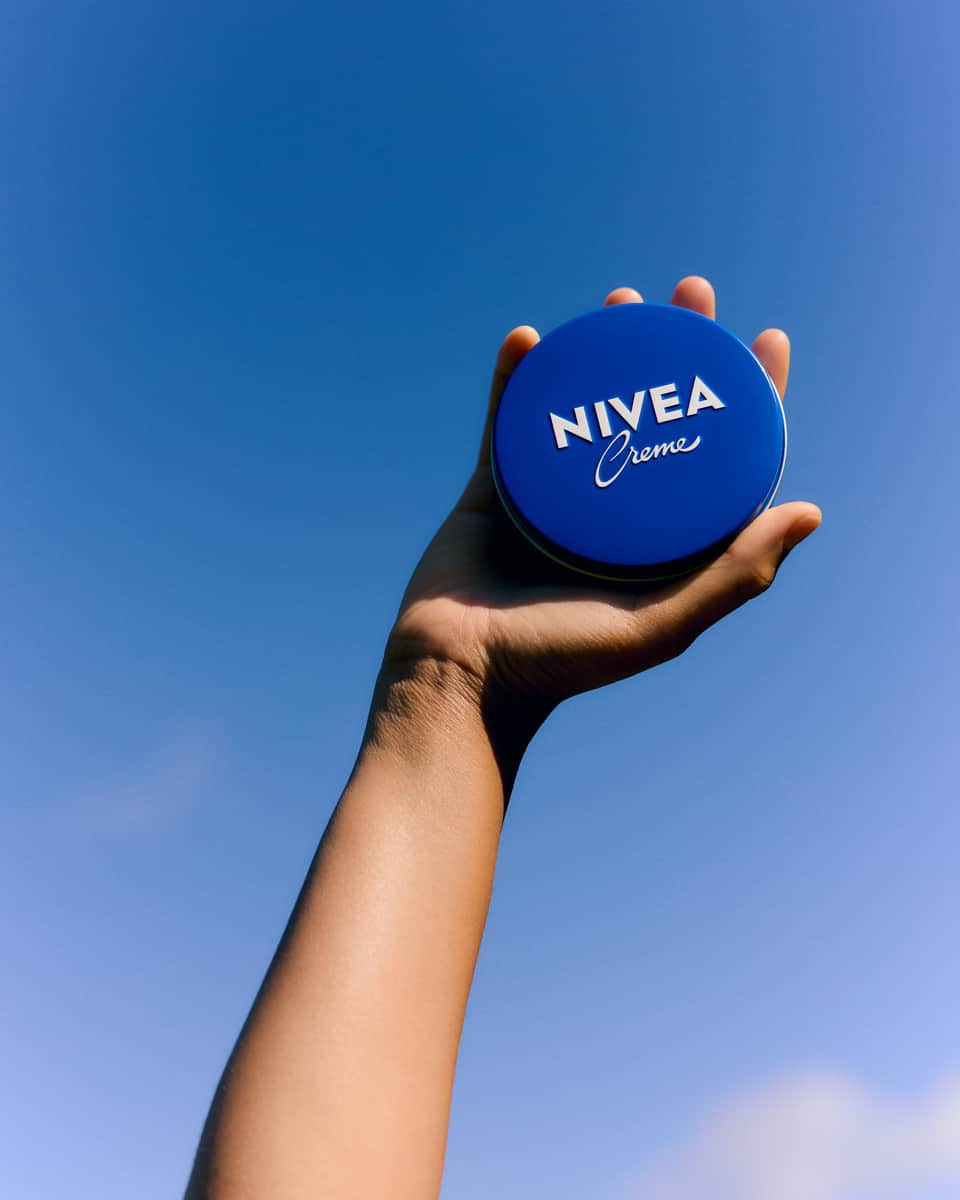 NIVEA Deutschlandのインスタグラム：「Für dich, für mich, für alle! 💙 Mit wem möchtest du deine NIVEA Creme teilen? Tagge deinen Lieblingsmenschen 👇 #NIVEA #Skincare #SkincareProducts #GreatSkinDay #NIVEAcreme​」