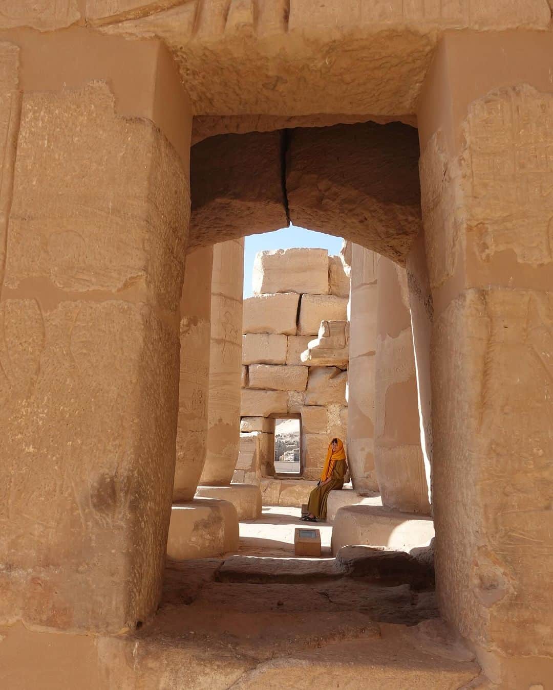 青山有紀のインスタグラム：「ハブ神殿と呼ばれるラムセス3世の葬祭殿とラムセス2世の神殿」