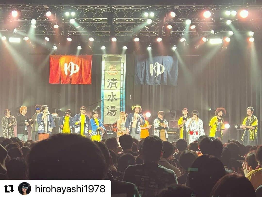POLYSICSさんのインスタグラム写真 - (POLYSICSInstagram)「大阪ゴリラホールご来場頂きありがトイスでした！  清水音泉のみなさま、20周年おめでトイスです！  これからもよろしくお願いします！！！🙌  #Repost @hirohayashi1978 with @use.repost ・・・ GORILLA HALL OSAKA 「TAKE A BATH !!! 〜清水音泉開湯20周年〜」  初ゴリラホール！とても素敵な会場！  ライブはとても楽しく出来たよ！ とってもいい湯だった。  オメでたい頭でなにより、打首獄門同好会、バックドロップシンデレラ、どのバンドも面白かったなー！  アンコールは清水音泉らしく出演者全員で「いい湯だな」♨️  打ち上げでは珍しくギタリストが集まって機材トーク。 これも盛り上がった🔥  昔からお世話になっている清水音泉20周年をこういう形でお祝い出来てとても嬉しいよ！！！  これからもお世話になります！よろしくー！！！ まずは大晦日だね👍  改めて清水音泉20周年おめでTOISU！！！㊗️♨️  #オメでたい頭でなにより #バックドロップシンデレラ #打首獄門同好会 #polysics #清水音泉 #ゴリラホール大阪」11月27日 14時28分 - polysics_official