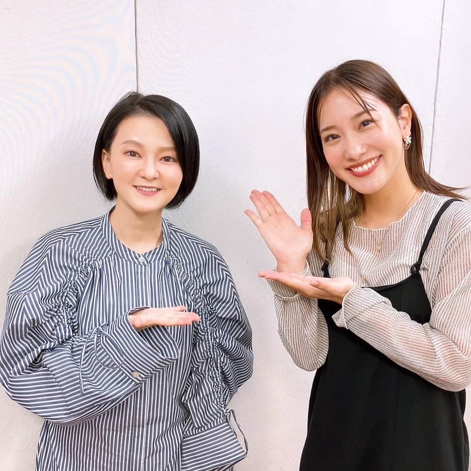 しおりのインスタグラム：「本日もまいたのありがとうございました✨  今日はスタジオゲストとして 石垣優さんが来てくださいました🙌🏻 @yanawaraba_ishigakiyu   放送内で「石垣島が生んだマライアキャリー！」なんて言っちゃいましたが、 まじで優さんの歌声ビツクリするよ😳‼️  そんな優さんと本日ツーマンライブします！  当日券もご用意しておりますので、 是非是非会場に遊びに来てください🎵  待ってまーーす🫶🏻  「石垣優×金城しおり ツーマンライブ」  【日程】2023年11月27日（月）  【時間】OPEN 18:00 / START 19:00  【会場】LIVE HOUSE MOD’S （沖縄県中頭郡北谷町美浜９－１デポアイランドビルＥ館２Ｆ）  【料金】前売 3,000円＋ドリンク代 / 当日 3,500円＋ドリンク代  【出演者】出演者：石垣優 / 金城しおり 　　　　　オープニングアクト：紀田ミズキ」
