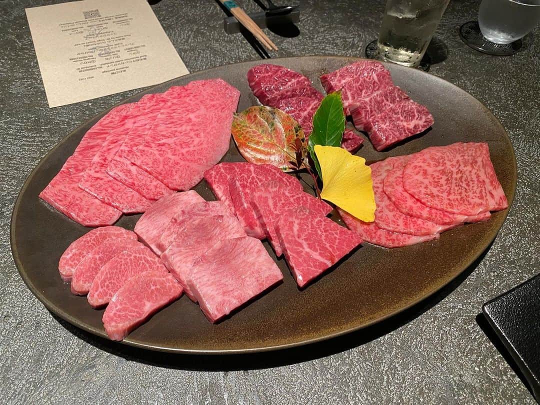 岩村菜々美のインスタグラム：「お誕生日のお祝いにご馳走になったお肉達✨ キラッキラ🤩💓」
