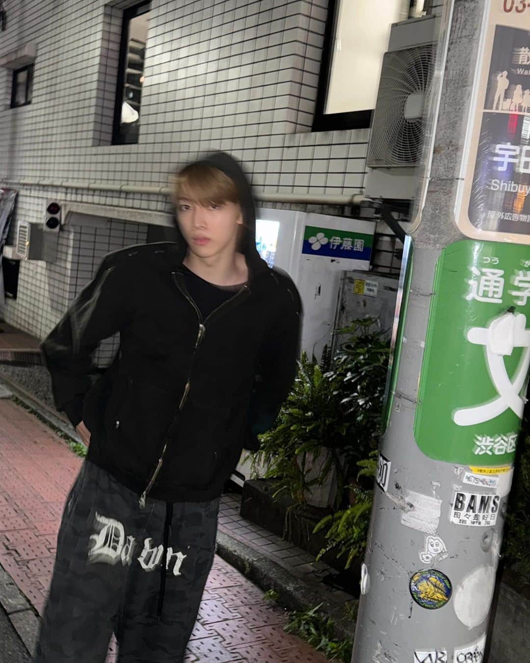 RIIZEさんのインスタグラム写真 - (RIIZEInstagram)「도쿄 도착🖤  #RIIZE #라이즈  #SUNGCHAN #성찬  #RISEandREALIZE」11月27日 14時30分 - riize_official