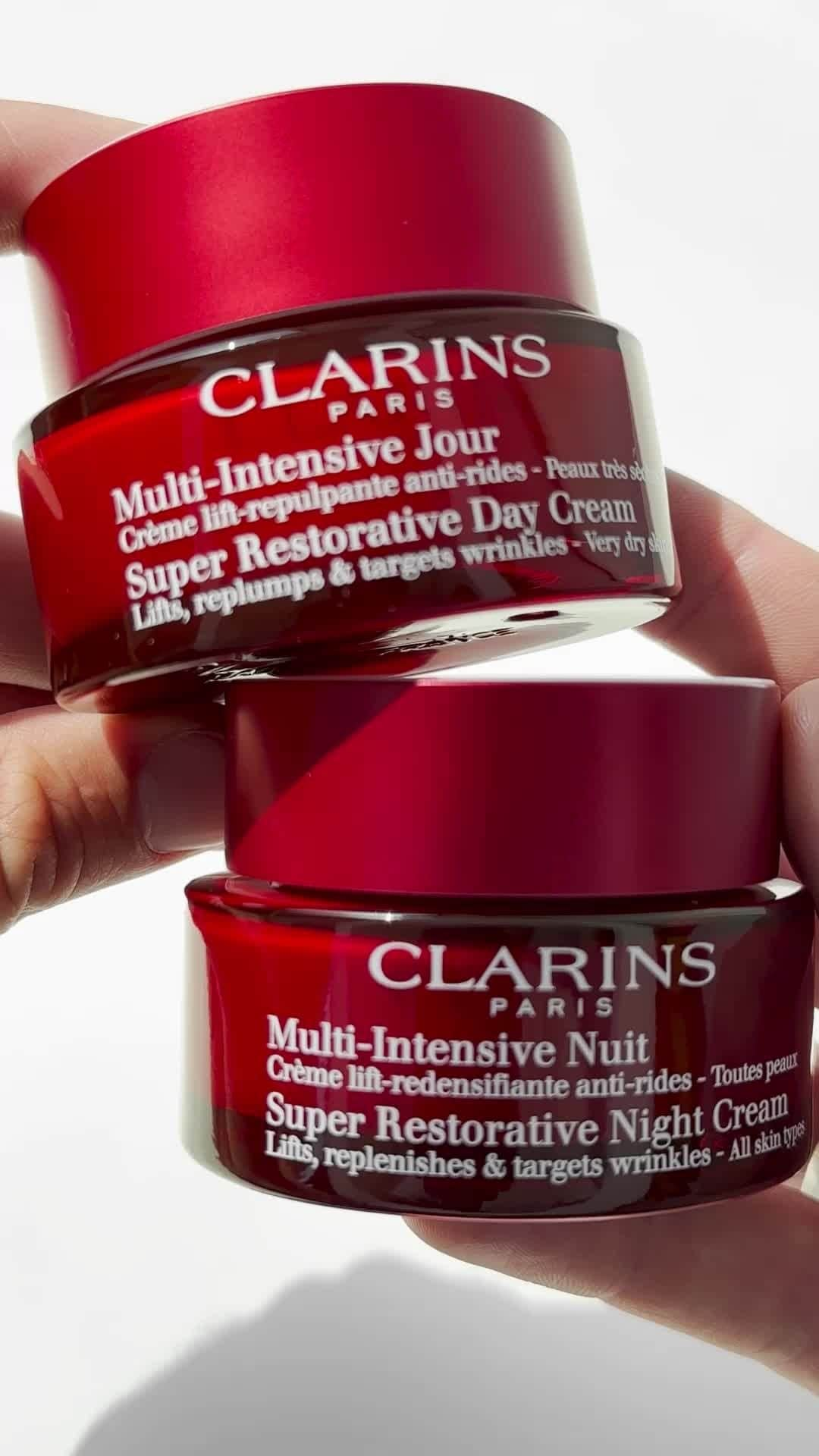 Clarins Australiaのインスタグラム：「Sparkle all season with Clarins Super Restorative. Featuring a range of day and night creams, treatment essences and serums, it's the perfect restoring, firming treatment just in time for the holidays.⁣ ⁣ #Clarins #Holiday #SparkleAllSeason」