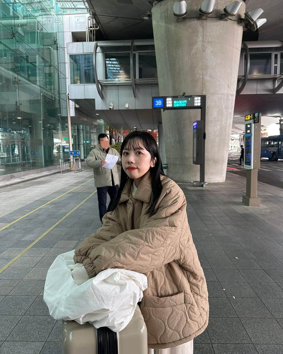 kannnaさんのインスタグラム写真 - (kannnaInstagram)「한국 도착！ 寒さ対策でキルティング🤍🤍 中ボアほんま嬉しい😌✌🏻 福袋今夜最後の再販！！！ お得でしかないからみんな買い逃しなく😭  #autumn #秋 #winter #冬 #カジュアルコーデ #1week #lawgy #低身長コーデ  #zozo #outer #アウター #キルティング　#uniqlo #ユニクロ #キルティングアウター　#福袋 #出国コーデ　#空港ファッション #韓国」11月27日 14時53分 - lg1125k