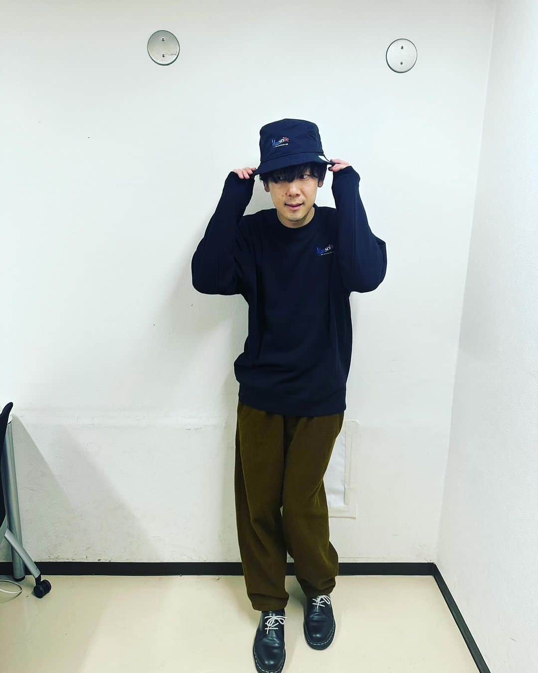 別府貴之さんのインスタグラム写真 - (別府貴之Instagram)「12月2日は10周年の単独です‼️ グッズの一部です😊 スウェット💁津田カラーと別府カラーの2色です⭐️⭐️ あとバケットハットです👒」11月27日 15時09分 - marseille_beppu