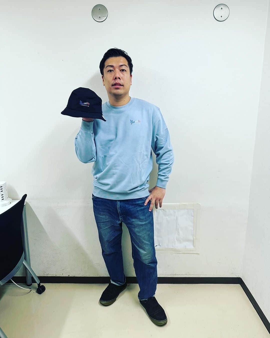 別府貴之さんのインスタグラム写真 - (別府貴之Instagram)「12月2日は10周年の単独です‼️ グッズの一部です😊 スウェット💁津田カラーと別府カラーの2色です⭐️⭐️ あとバケットハットです👒」11月27日 15時09分 - marseille_beppu