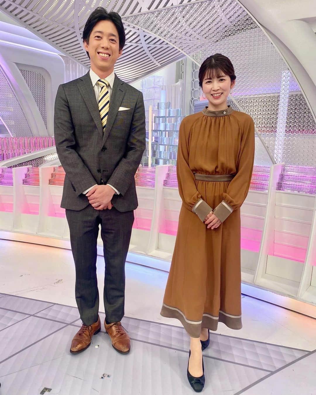 フジテレビ「Live News days」さんのインスタグラム写真 - (フジテレビ「Live News days」Instagram)「きょうは安宅アナに代わり立本アナがニュースをお伝えしました！  午後は九州から東海ではにわか雨にご注意ください。 関東は寒さが解消して暖かい陽気ですが、寒暖差で体調を崩しやすい方は気を付けてお過ごしください。  竹内アナ OP　@loveless__official  #島田彩夏 #立本信吾 #安宅晃樹 #竹内友佳 #アナウンサー #フジテレビ #ライブニュースデイズ #livenewsdays #ファッション #コーディネート」11月27日 15時08分 - live_news_days