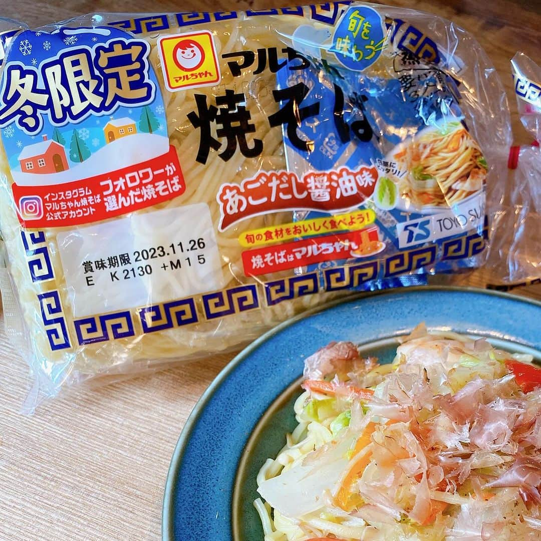 潮田玲子さんのインスタグラム写真 - (潮田玲子Instagram)「皆さんもう食べましたかー?😋  @maruchan_yakisoba  フォロワーが選んだ焼そば冬限定 『あごだし醤油味』  白菜と相性ピッタリという事で私も作ってみました🙆‍♀️🙆‍♀️🙆‍♀️✌️  今だけの限定味是非お試しくださいね🥰  #PR #マルちゃん焼そば #フォロワーが選んだ焼そば #冬限定 #あごだし醤油味 #マルちゃん焼そばアンバサダー」11月27日 15時01分 - reikoshiota_official