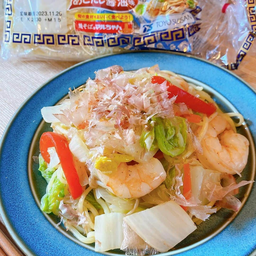 潮田玲子さんのインスタグラム写真 - (潮田玲子Instagram)「皆さんもう食べましたかー?😋  @maruchan_yakisoba  フォロワーが選んだ焼そば冬限定 『あごだし醤油味』  白菜と相性ピッタリという事で私も作ってみました🙆‍♀️🙆‍♀️🙆‍♀️✌️  今だけの限定味是非お試しくださいね🥰  #PR #マルちゃん焼そば #フォロワーが選んだ焼そば #冬限定 #あごだし醤油味 #マルちゃん焼そばアンバサダー」11月27日 15時01分 - reikoshiota_official