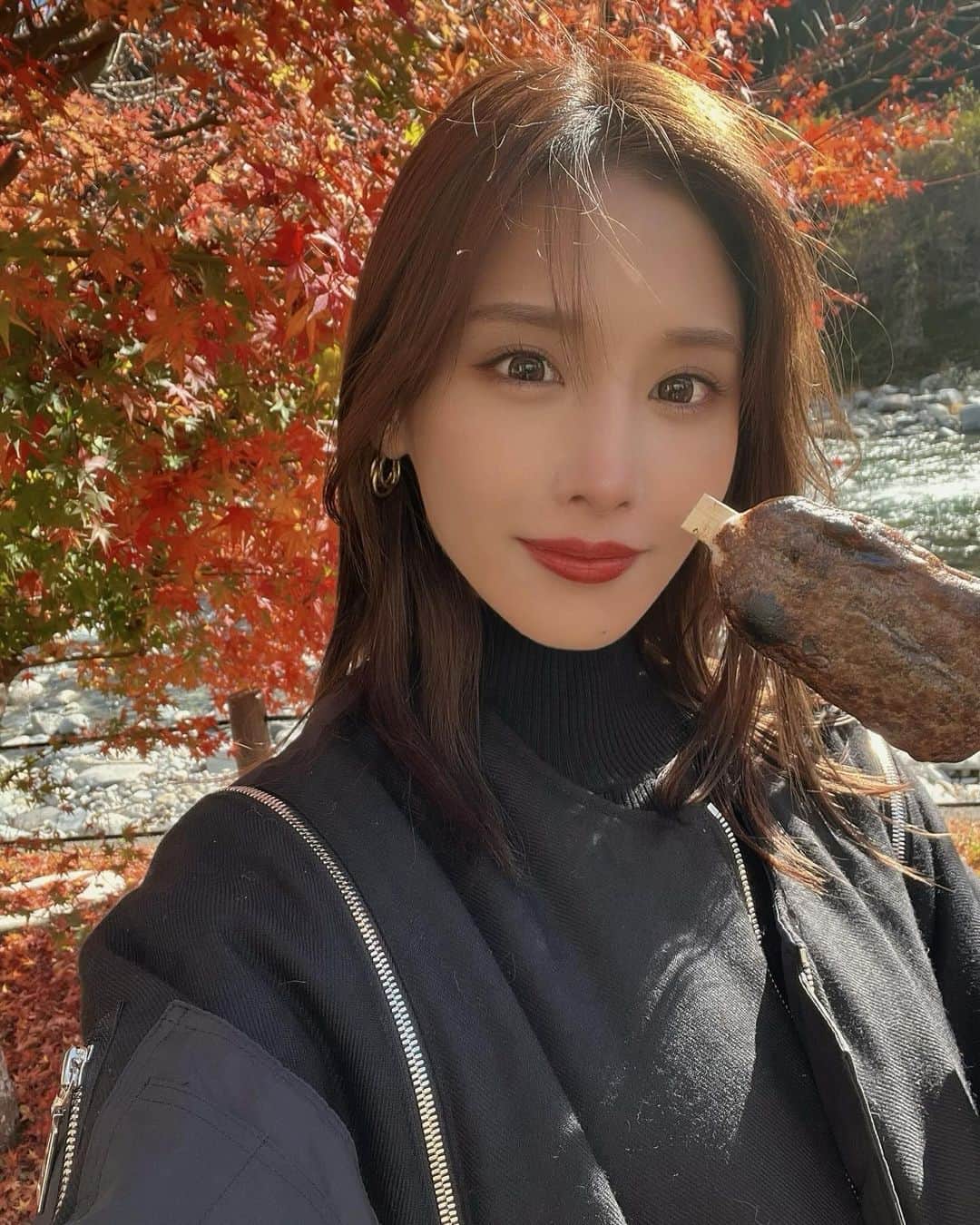 益田アンナのインスタグラム：「好評だったのでこっちにも🍁  紅葉のライトアップ行きたいなぁ☺️」