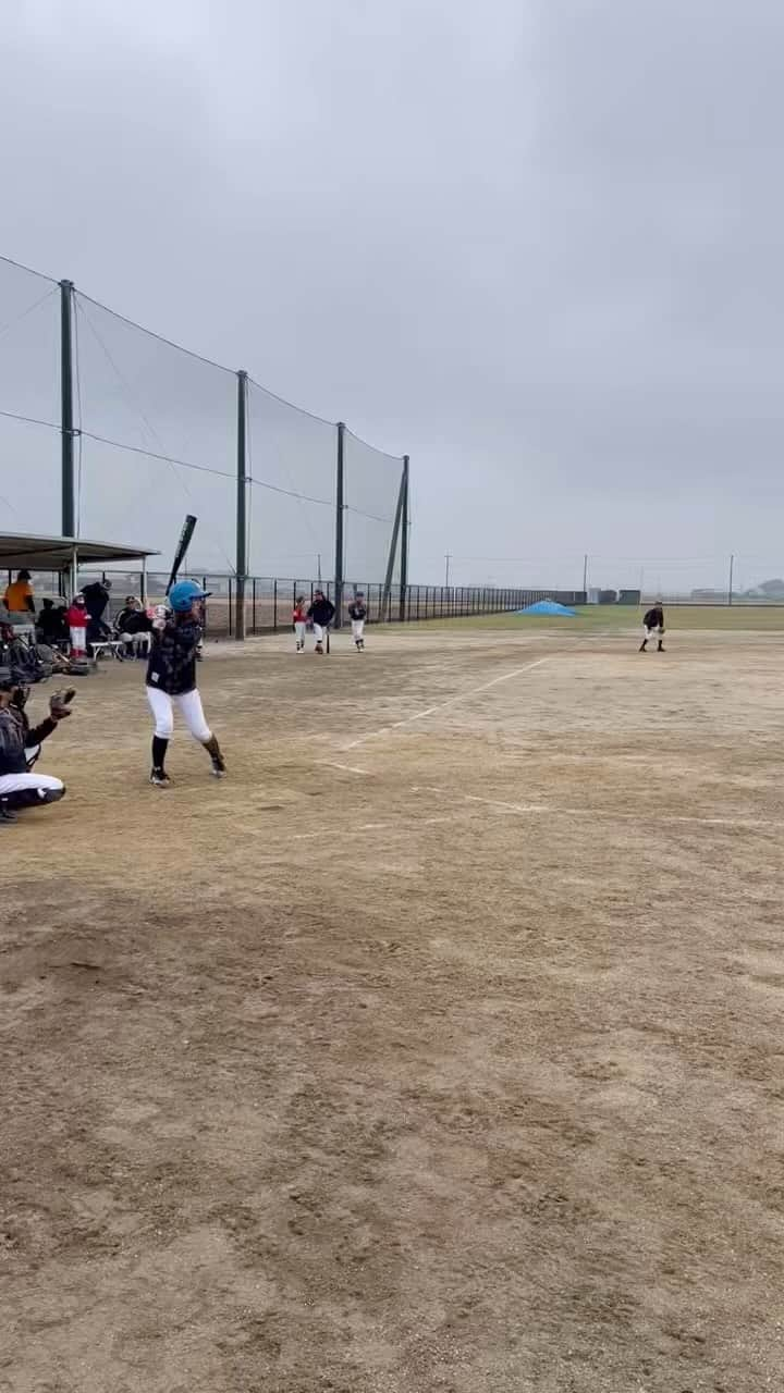 めいちゅんのインスタグラム：「エスコン以来久しぶりの試合🏟️  幸手市の子ども達と野球してきたよ🫶  昨日は極寒すぎて走るのも投げるのもしんど過ぎた😂  3打数2安打  エスコンからイップス治ったらして😳」