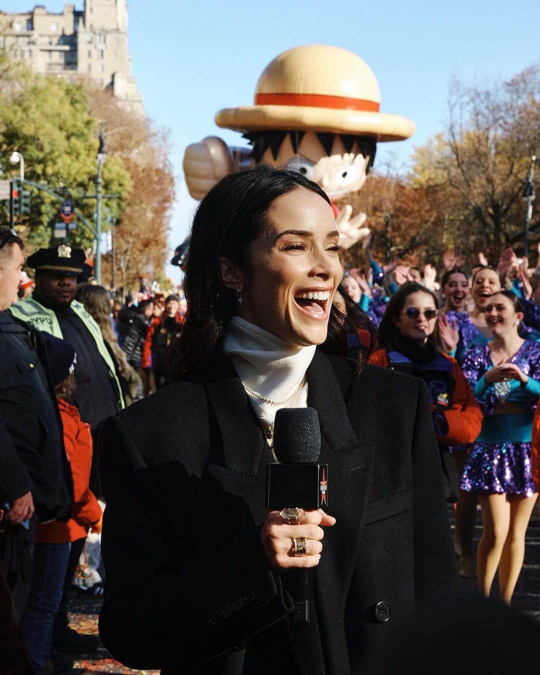 アビゲイル・スペンサーさんのインスタグラム写真 - (アビゲイル・スペンサーInstagram)「My cheeks still sore from smiling! What a dream to join @alroker at the #MacysParade to announce the premiere of my new show #EXtendedFamily on @nbc #thankful 🦃🎉.   📸 @ejiahrousse」11月27日 6時59分 - abigailspencer