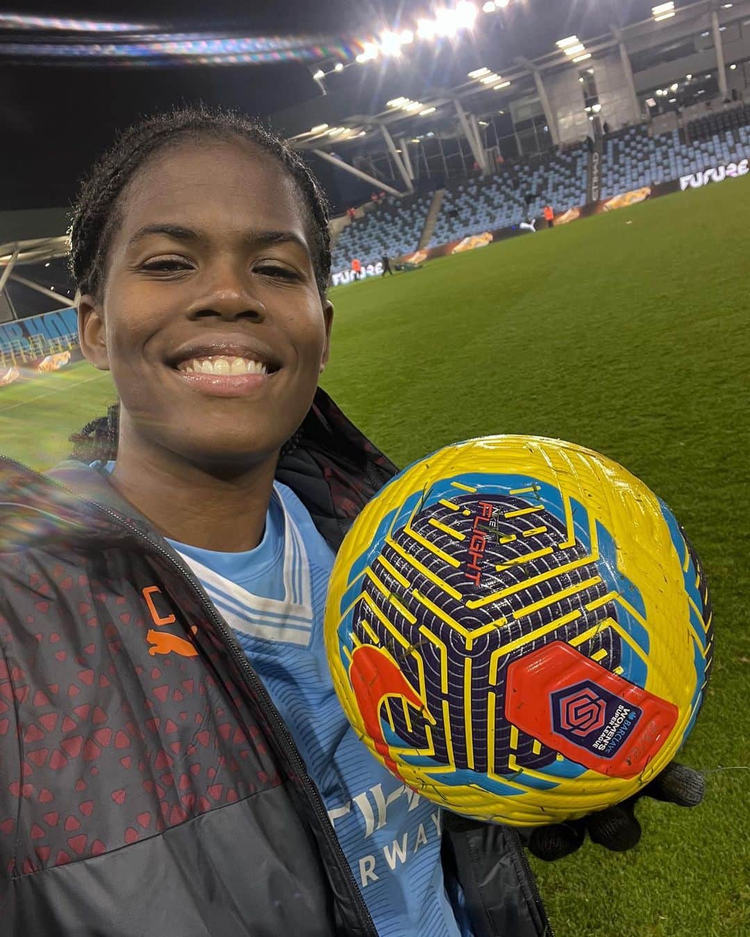 マンチェスター・シティFCのインスタグラム：「⚽️ 23. ⚽️ 33. ⚽️ 38.  Feed the Bun and she will score! 👏🔥」