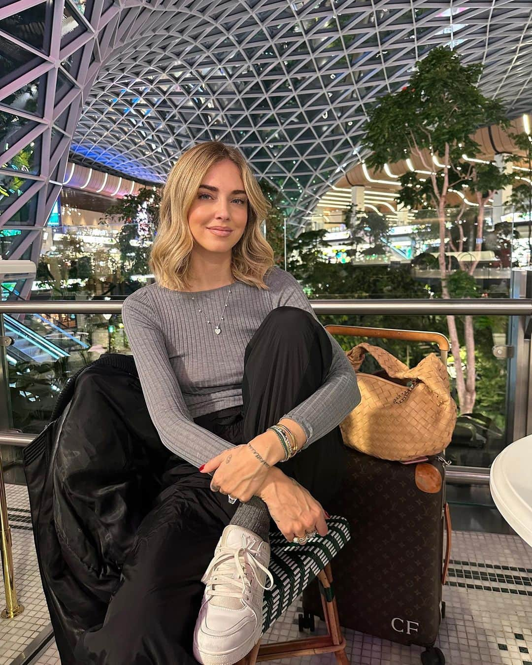 キアラ・フェラーニさんのインスタグラム写真 - (キアラ・フェラーニInstagram)「Just landed in India for my first time 🥹」11月27日 6時54分 - chiaraferragni