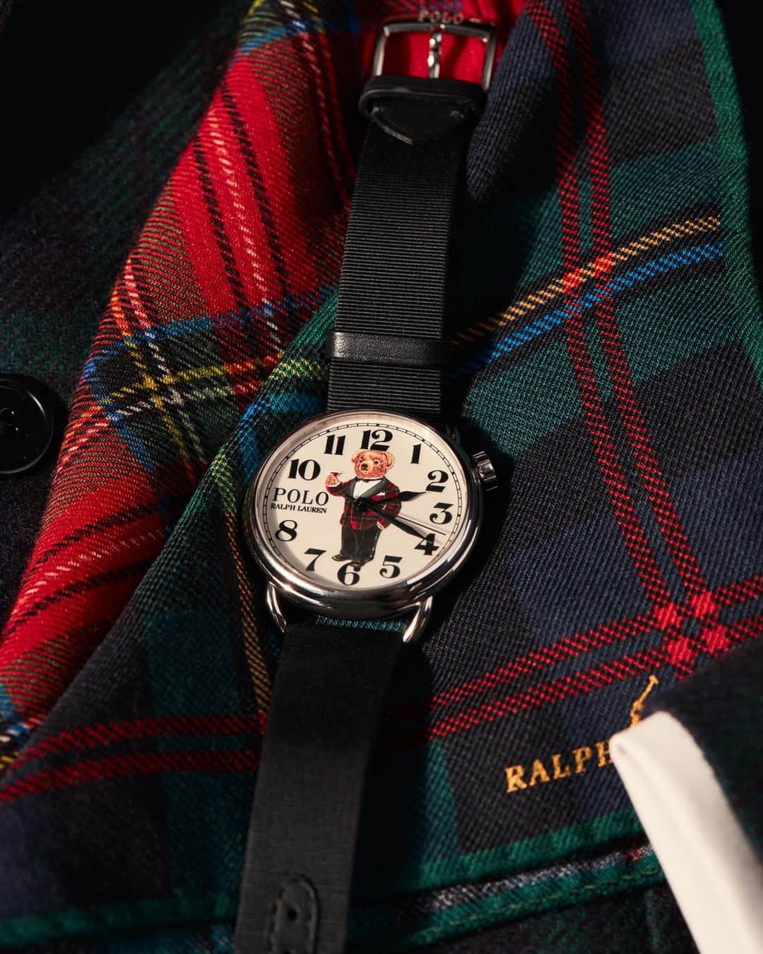 Polo Ralph Laurenのインスタグラム：「In true holiday fashion, our beloved #PoloBear arrives on the latest #PoloRLStyle accessories including watches, wallets, socks, and more.   Shop #RLGifts via the link in bio.   #PoloRalphLauren #RLHoliday」