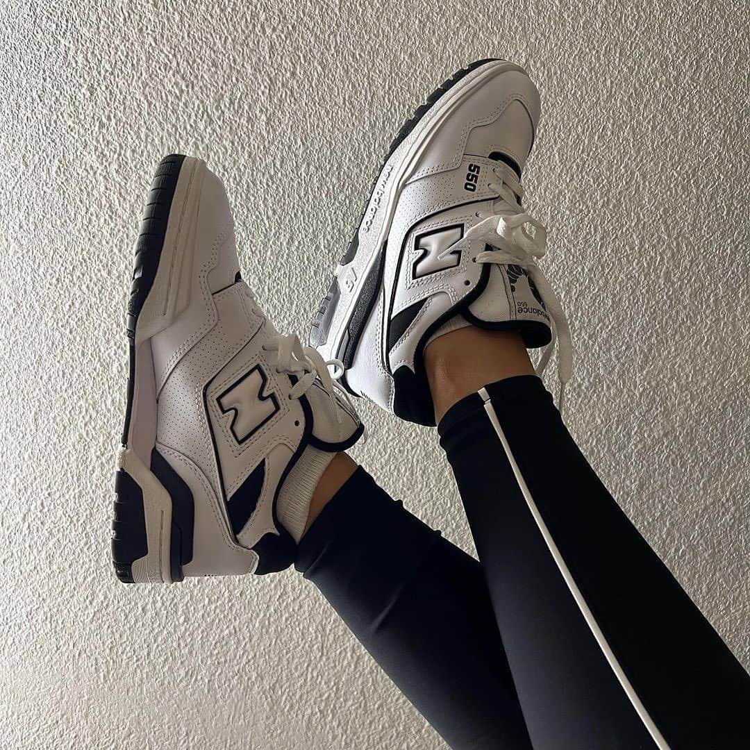 STYLERUNNERのインスタグラム：「We can't get enough of the New Balance 550's 😍 Shop our Cyber Monday Sale now instore & online including New Balance 550s for $149!    📸 @solefulaz」