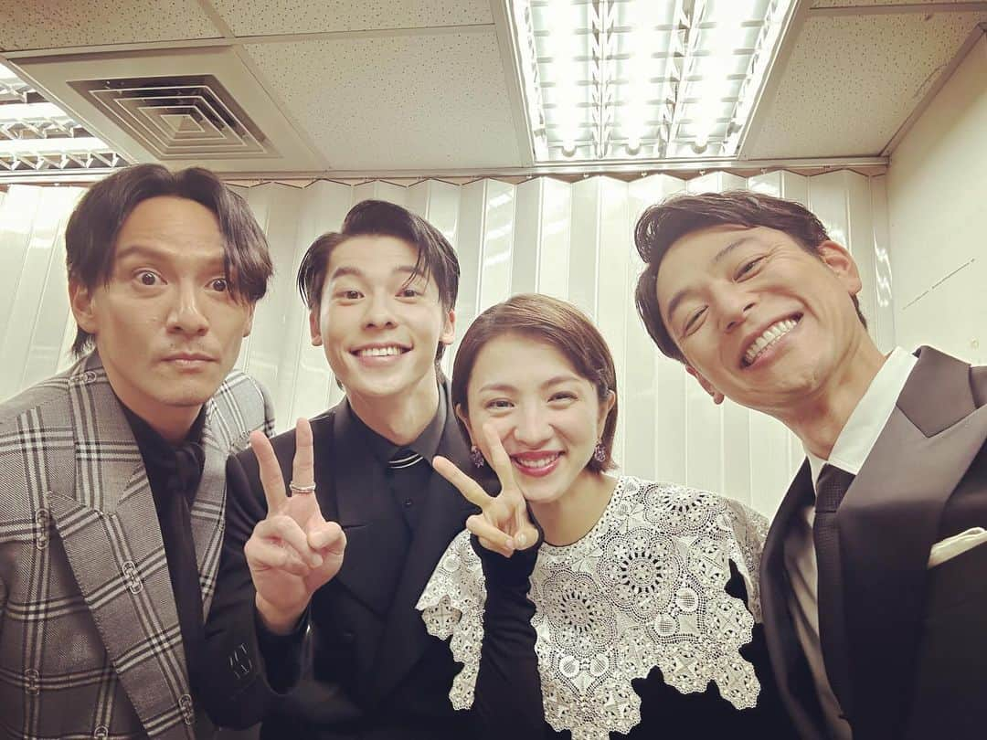 妻夫木聡さんのインスタグラム写真 - (妻夫木聡Instagram)「#goldenhorse   台湾の映画界って、みんな家族みたいでとっても温かい  席に座ってたら、みんな会いに来てくれて本当に嬉しかった  ありがとう、台湾！  また会いましょう！  Everyone in the Taiwanese Film Industry is like family to me, which kept me so warm!  As I was just sitting in my seat, many people came up to greet me.  Thank you Taiwan!!  See you again soon!!  #張震 #満島ひかり #許光漢  #李安 #李屏賓 #劉冠廷 #林柏宏 #朱軒洋 #吳慷仁 #柯震東 #李康生 #宗芸樺 #邵雨薇」11月27日 7時00分 - satoshi_tsumabuki_official