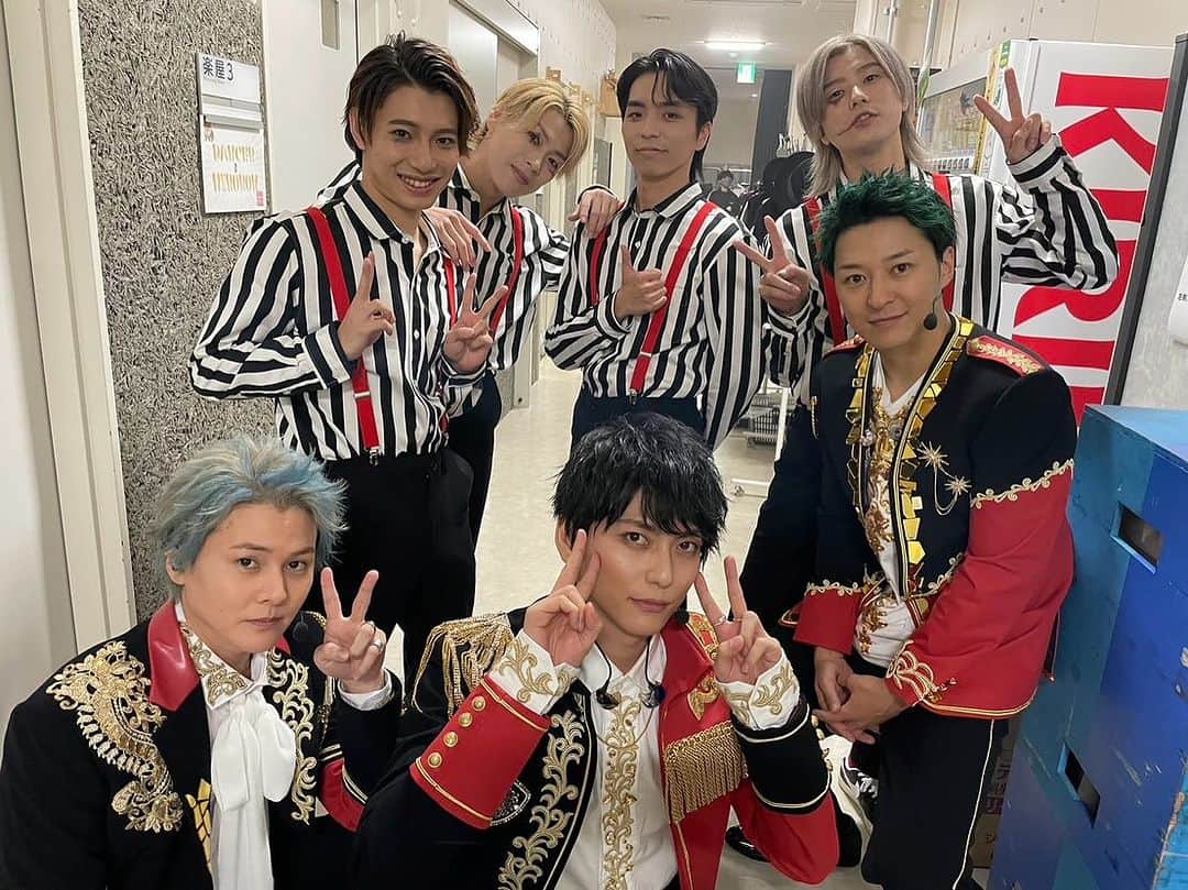 大舌恭平さんのインスタグラム写真 - (大舌恭平Instagram)「なんと10年以上ぶりにLeadさんのバックアップをさせていただきました！ 僕がまだ曲のカウントすら取れない時に入らせていただいて、今回、当時と変わらずステージから舞台袖にアイコンタクトしていただいたりして、心がじんわりでした🥺✨ 素敵な時間をありがとうございました🙇‍♂️✨✨  @lead_staff  @lead_keita  @lead_shinya  @lead_akira   そしてダンサー陣も楽屋で笑い過ぎて体力無くすぐらい最高でした🤣 ありがとうございました！ @masadanaohiro  @ryusei_kinoshita  @to5.mo2.tk7   #Lead_Upturn2023 #Jack_in_the_Beats #あぷたん23 #Lead #bluetokyo」11月27日 7時01分 - kyohei_ohshita