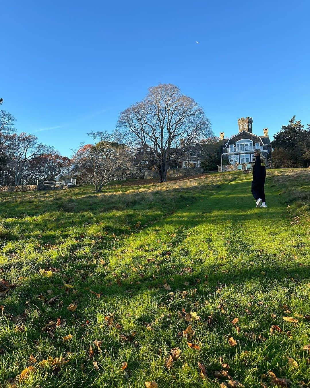 ウージニー・ブシャールのインスタグラム：「🫶🏼🍂🧡」