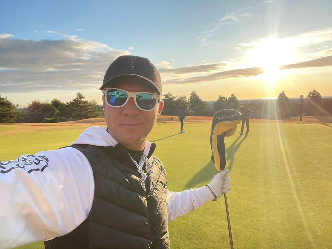 ブレイズ・プラントのインスタグラム：「Perfect day for #golf #japan」