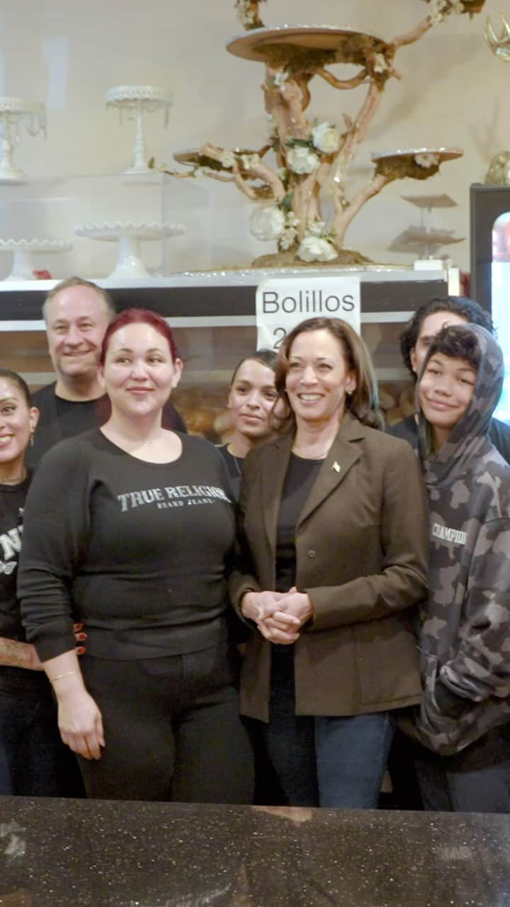 ジョー・バイデンのインスタグラム：「It was wonderful to visit Venice Bakery & Restaurant on Small Business Saturday as we honor the work that small business owners and employees are doing across the nation to grow our economy and support our communities.  When we invest in small businesses, we invest in America.」